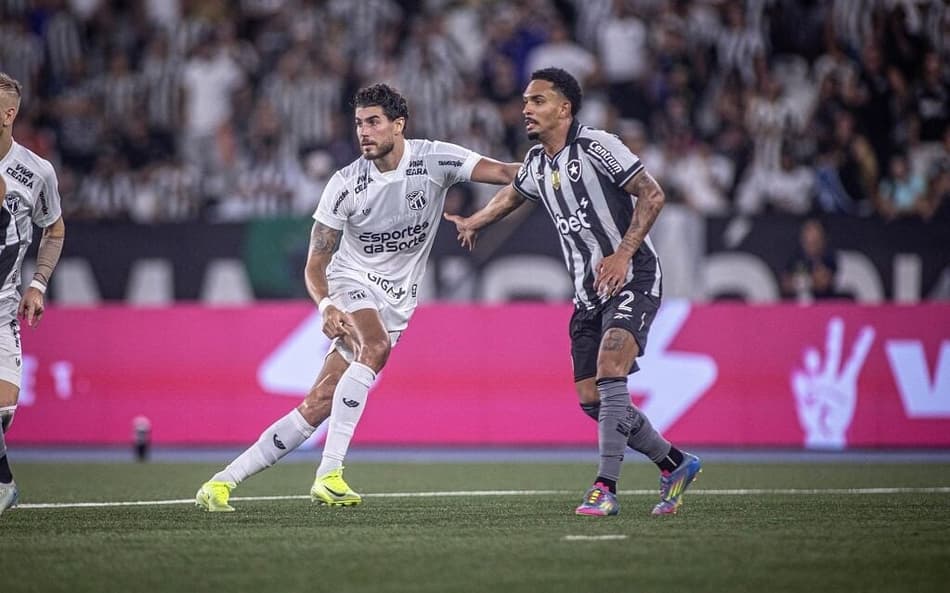 Pedro Raul na partida entre Botafogo e Ceará, pelo Brasileirão 2025 (Foto: Felipe Santos/Ceará SC)