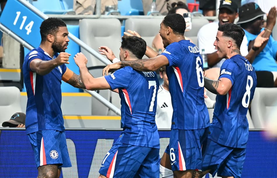 Reece James comemora gol do Chelsea sobre o Benfica, no Mundial de Clubes