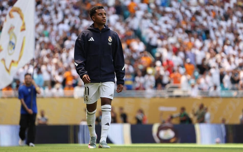Rodrygo durante aquecimento do Real Madrid na estreia do Mundial de Clubes