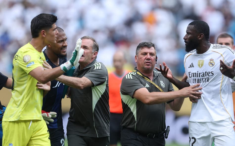 Rudiger conversa com atletas do Pachuca após acusar Cabral de racismo no Mundial