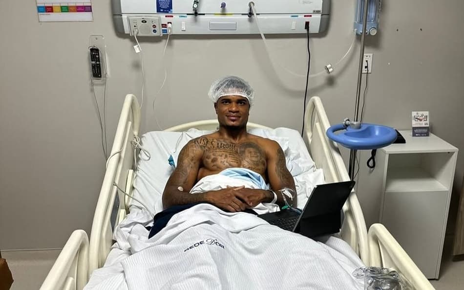 Jamerson publica foto após passar por procedimento cirúrgico (Foto: redes sociais)