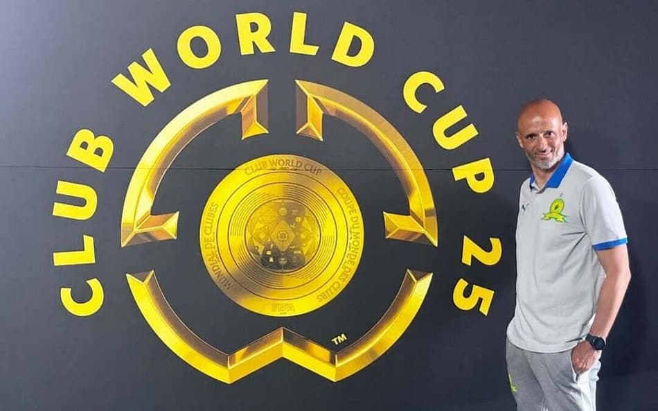 Miguel Cardoso, técnico do Mamelodi Sundowns (Foto: Reprodução)