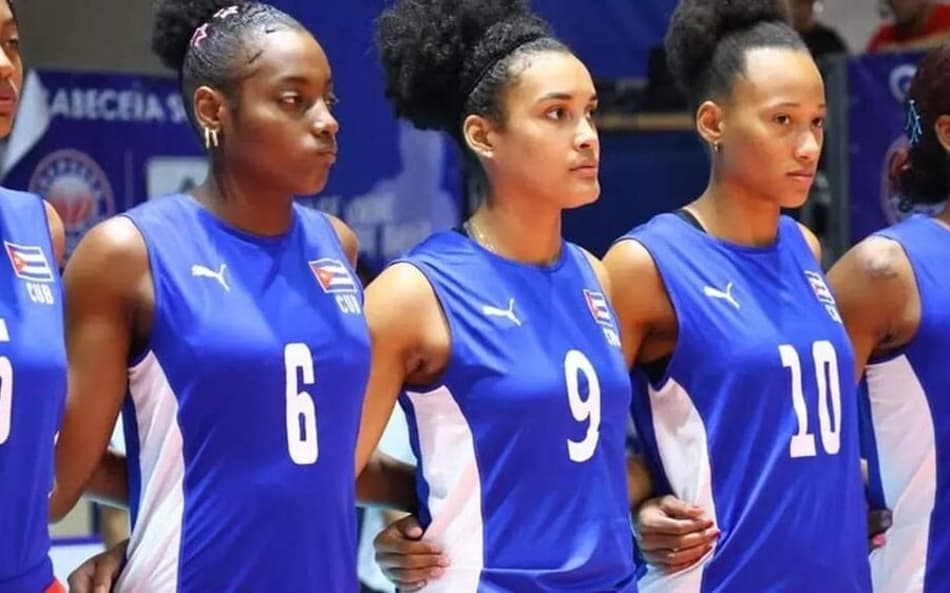 Seleção cubana feminina de vôlei em quadra (Foto: Reprodução/Instagram)