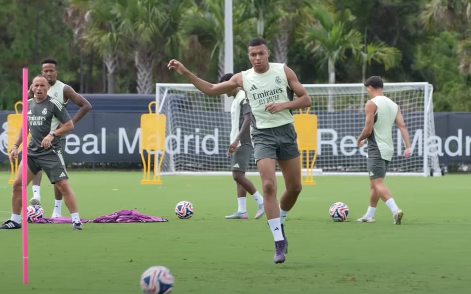 Mbappé no treinamento antes de Real Madrid x Juventus