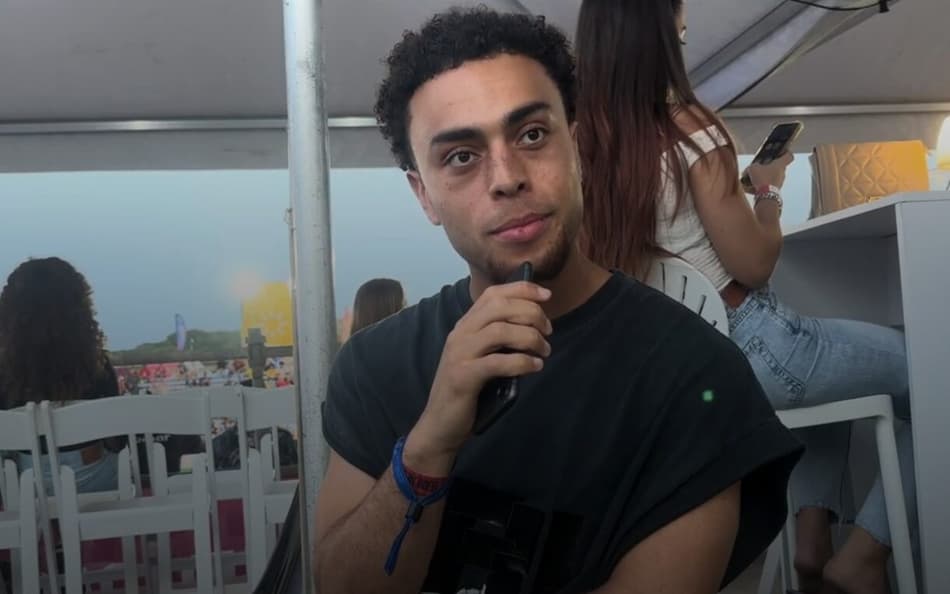 Sergiño Dest em entrevista exclusiva ao Lance! durante o Legends Tournament, em Curaçao