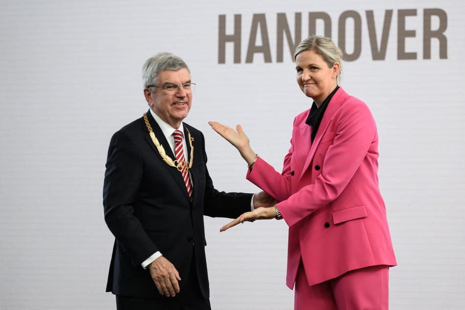 Kirsty Coventry toma posse como presidente do COI em Lausanne