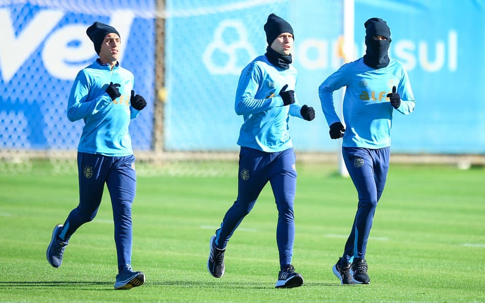Jogadores do Grêmio correm em treinamento no CT Luiz Carvalho. (Foto: Lucas Uebel/Grêmio FBPA)