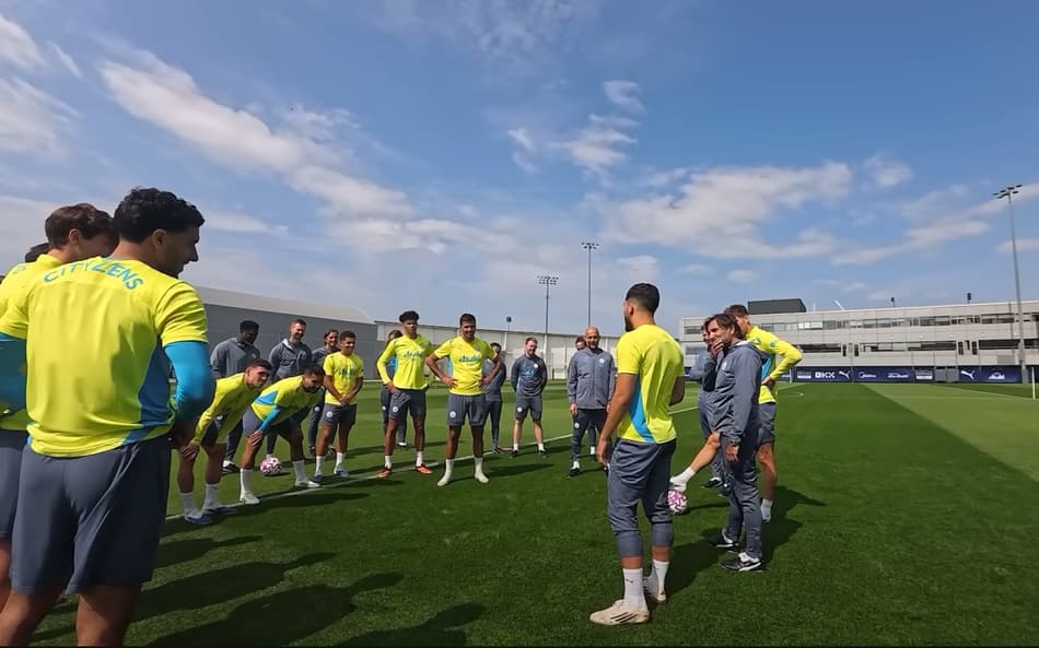 Jogadores do Manchester City em treino para o Mundial nos EUA
