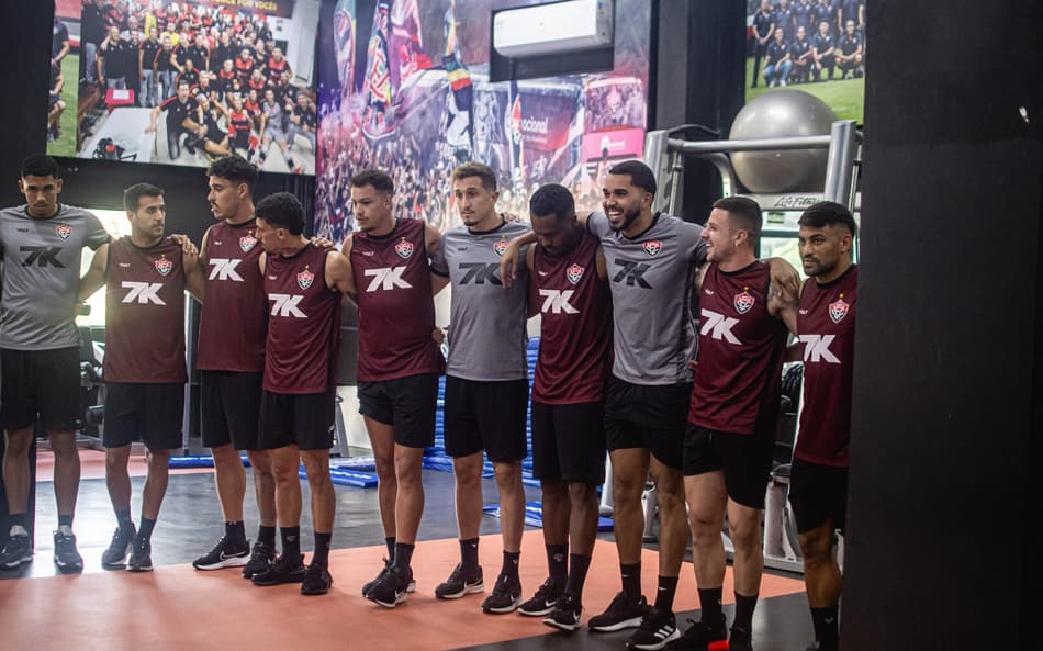 Atletas do Vitória reunidos na academia do clube (Foto: Victor Ferreira / EC Vitória)