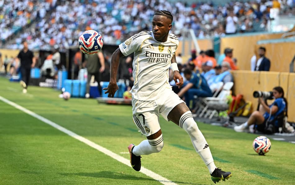 Vini Jr em ação pelo Real Madrid na estreia do Mundial de Clubes