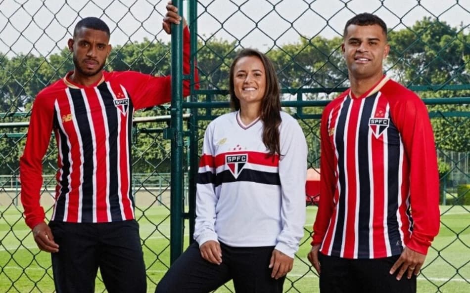 Nova camisa do São Paulo em homenagem ao Tricampeonato Mundial (Foto: Divulgação/São Paulo)