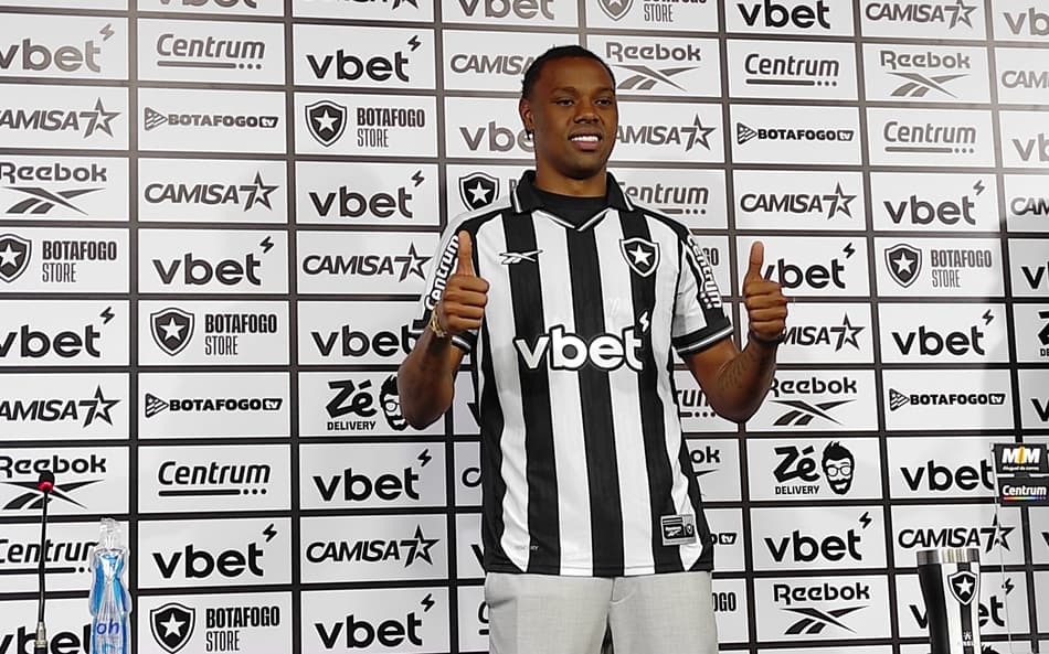 Botafogo apresentou Kaio Pantaleão como novo reforço (Foto: Leonardo Bessa/Lance!)