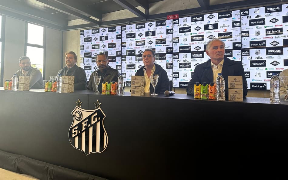 O presidente do Santos, Marcelo Teixeira, lidera a reconstrução do clube ao lado do paI de Neymar. (Foto: Juliana Yamaoka/ Lance)
