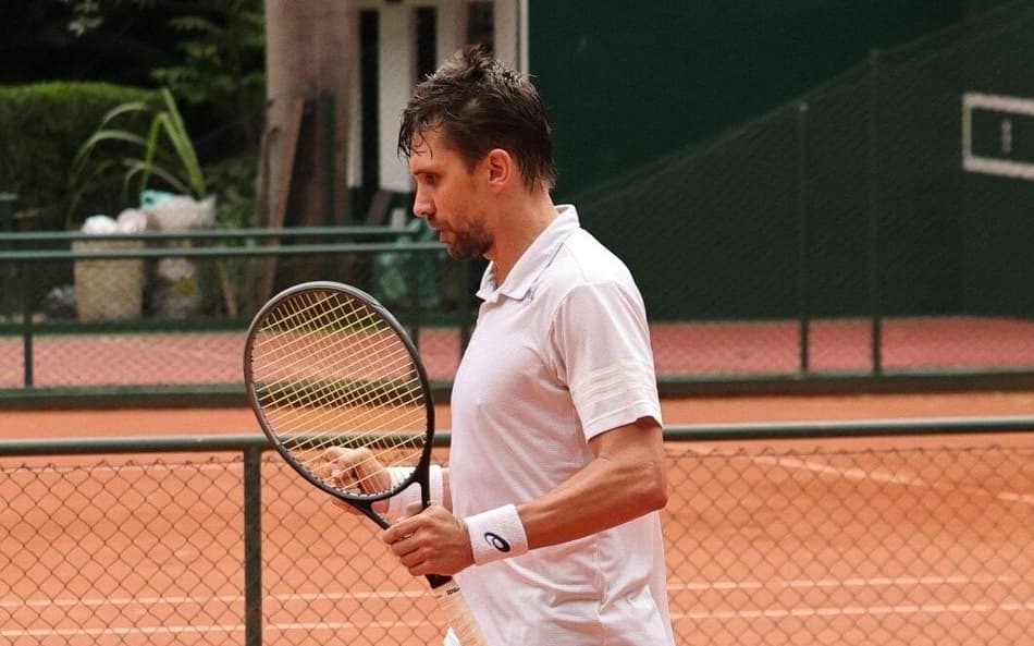 O ex-zagueiro Paulo André disputa torneios de tênis (Divulgação)