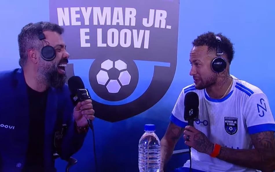 Neymar fala com Flow em jogo beneficente (Reprodução/Youtube)
