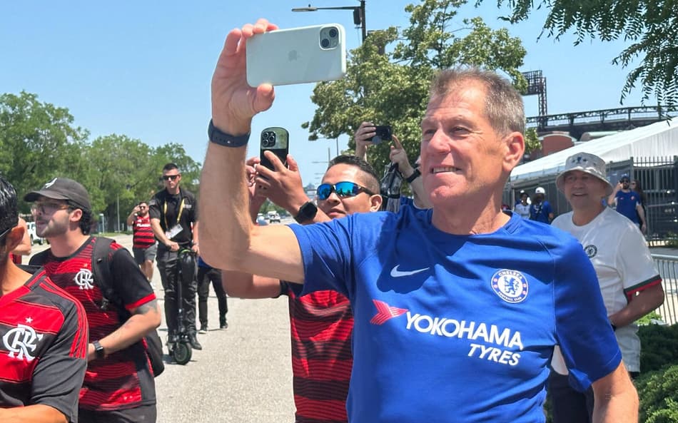 Torcedor do Chelsea filma festa da torcida do Flamengo no Mundial
