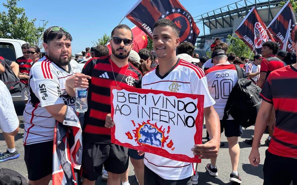 Torcedores do Flamengo antes do jogo contra o Chelsea (Foto: Lucas Bayer / Lance!)