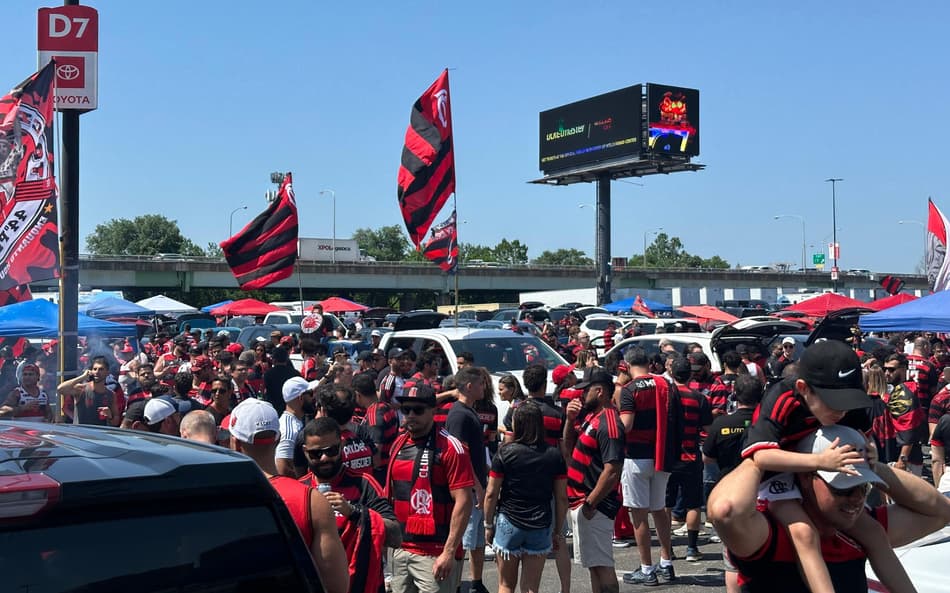 Torcida do Flamengo lota o Linconl Financial Field (Foto: Lucas Bayer / Lance!)