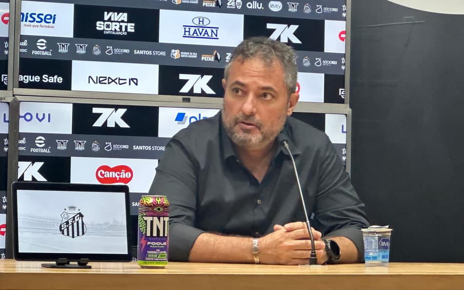 Alexandre Mattos foi apresentado como novo Diretor Executivo de Futebol na Vila Belmiro (Foto: Juliana Yamaoka/ Lance!)