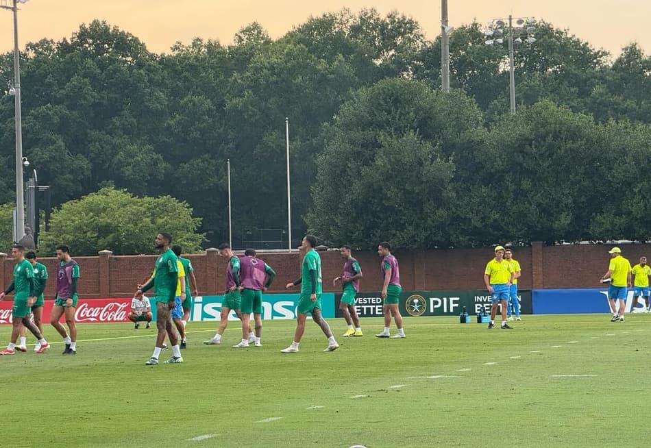 Palmeiras treina sem titulares e com Veiga, e Abel ganha novidade para duelo com o Botafogo