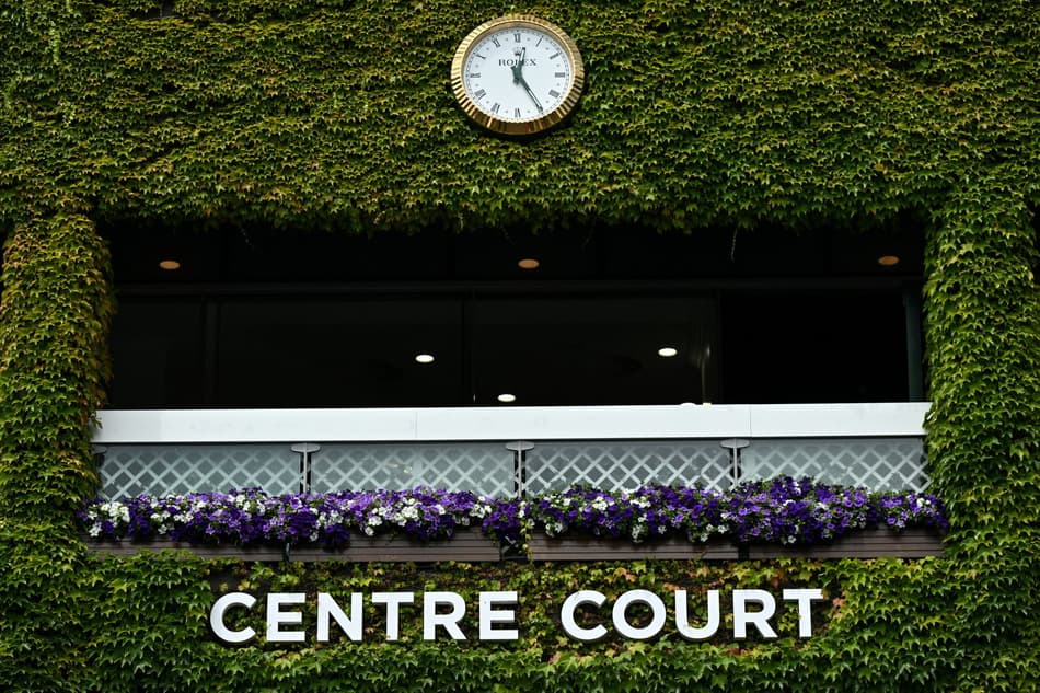 Flores na quadra central de Wimbledon cobertas de hera (foto: GLYN KIRK / AFP)