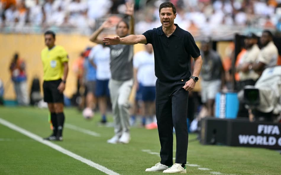 Xabi Alonso comanda Real Madrid em sua estreia como treinador do clube no Mundial