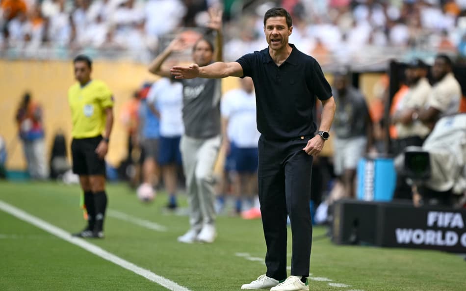 Xabi Alonso comanda Real Madrid em sua estreia como treinador do clube no Mundial