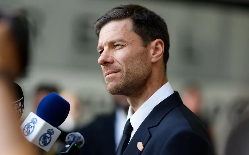 Xabi Alonso concede entrevista coletiva na chegada do Real Madrid para o Mundial de Clubes