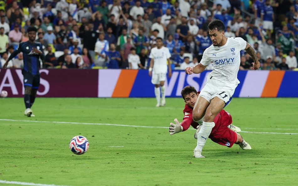 Marcos Leonardo em ação pelo Al-Hilal (Foto: Richard Pelham/Getty Images/AFP)