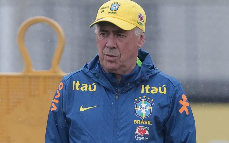 Ancelotti durante treino do Brasil no Centro de Treinamento CT Joaquim Grava