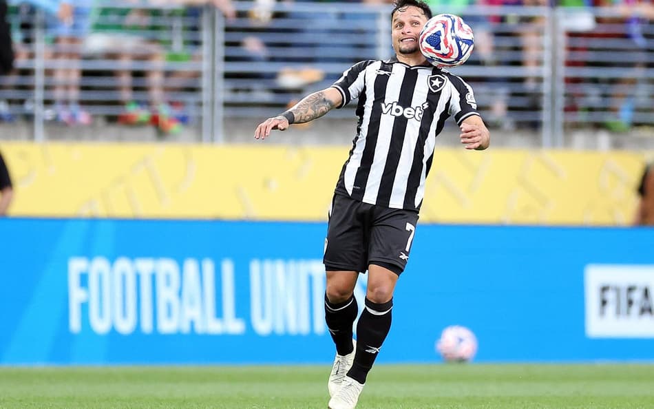 Artur reconheceu dificuldades do Botafogo na estreia do Mundial