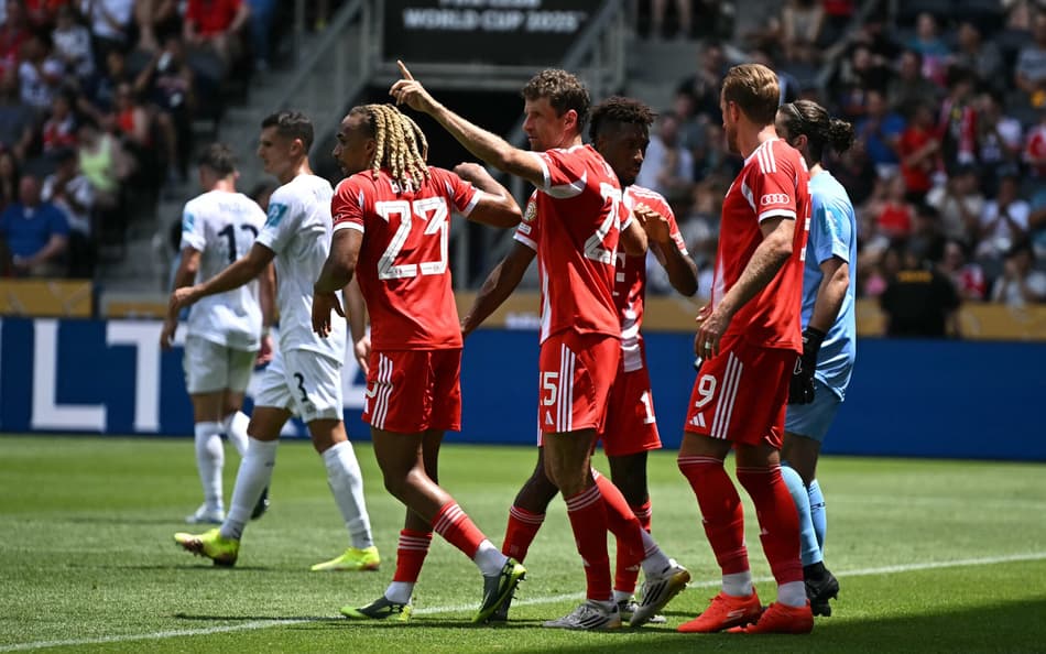 FBL-WC-CLUB-2025-MATCH02-BAYERN-AUCKLAND