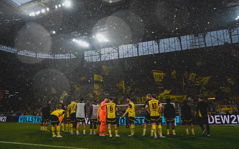 Jogadores do Borussia Dortmund, rival do Fluminense no Mundial, comemoram