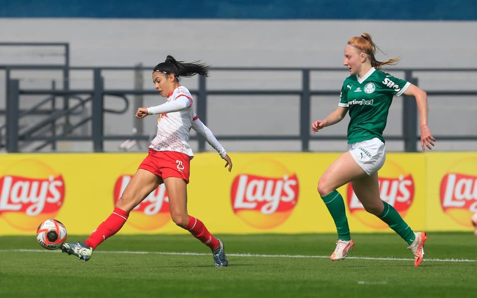 Red Bull Bragantino x Palmeiras pelo Paulistão feminino. Na foto, Thayslane Gomes e Pati Maldaner. (Foto de Fernando Roberto/Red Bull Bragantino)