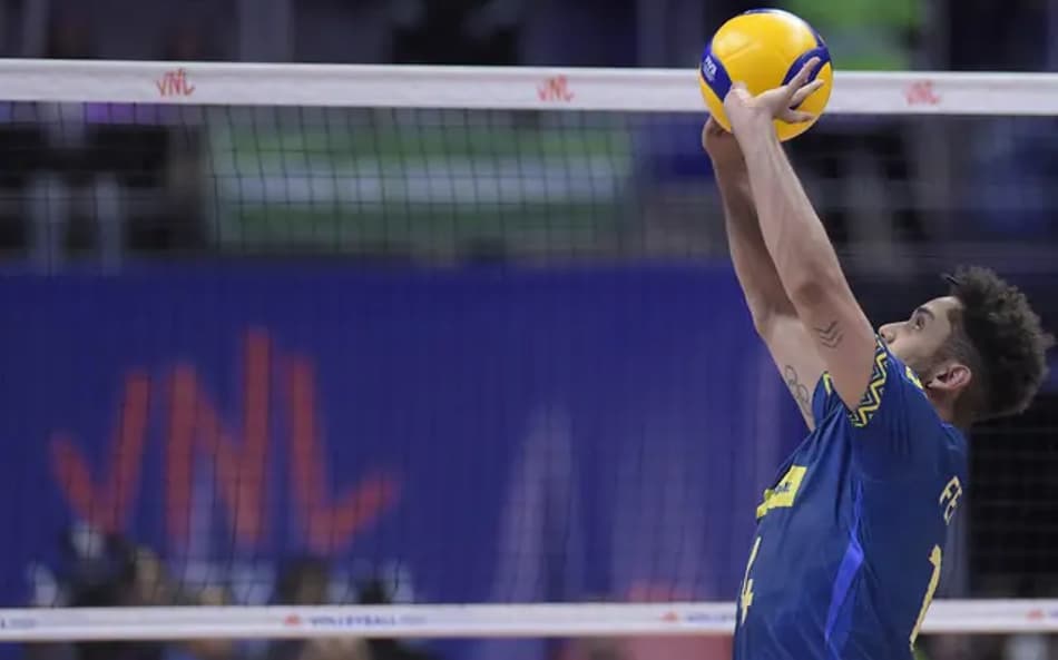 Cachopa durante levantamento em jogo entre Brasil e Cuba na VNL (Foto: Mauricio Val/FV Imagem/CBV)