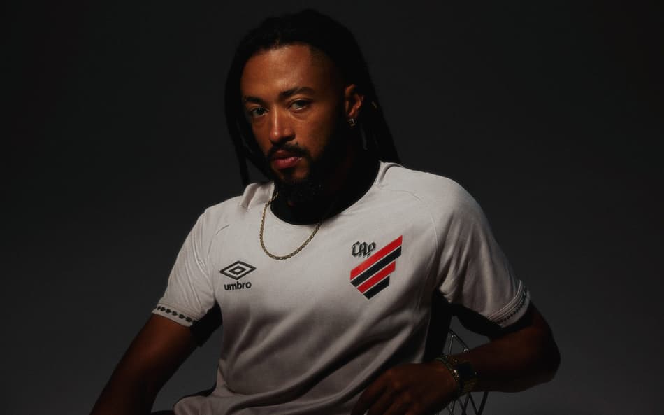 Modelo é inspirado nos símbolos e tradições do estado do Paraná, como os ramos de erva-mate e a Araucária (Foto: Divulgação/Umbro Brasil)