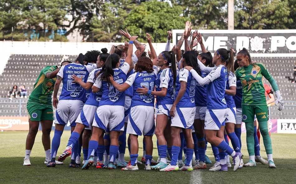 Cruzeiro comemora gol diante do Corinthians, pelo Brasileirão feminino. (Foto: Rebeca Reis/ Staff Images Woman/ CBF)