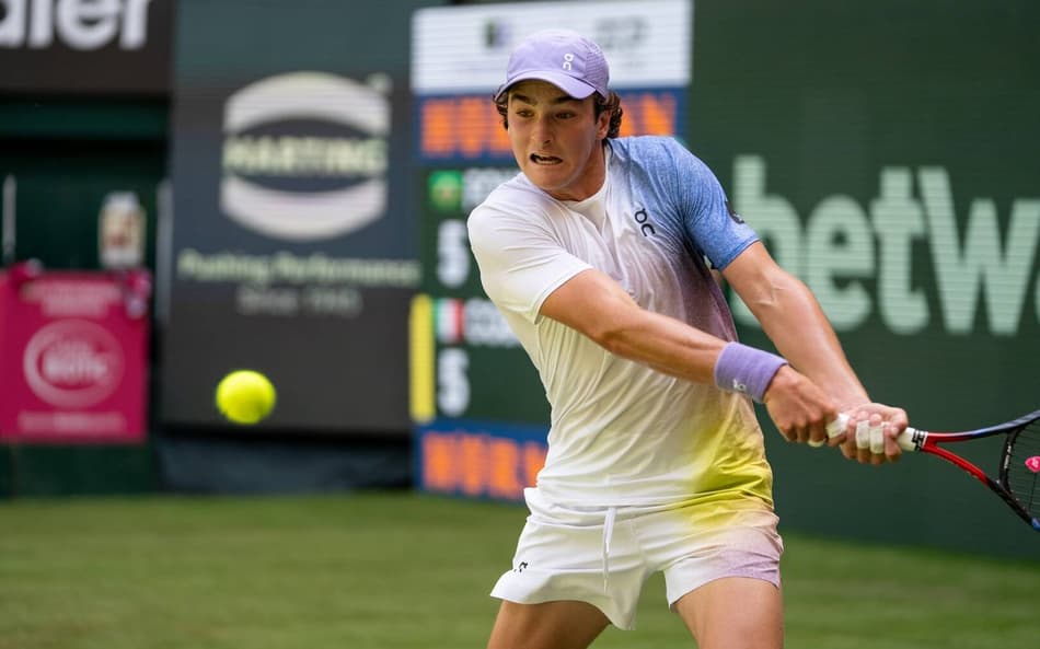 João Fonseca perdeu na estreia em Halle (Divulgação)