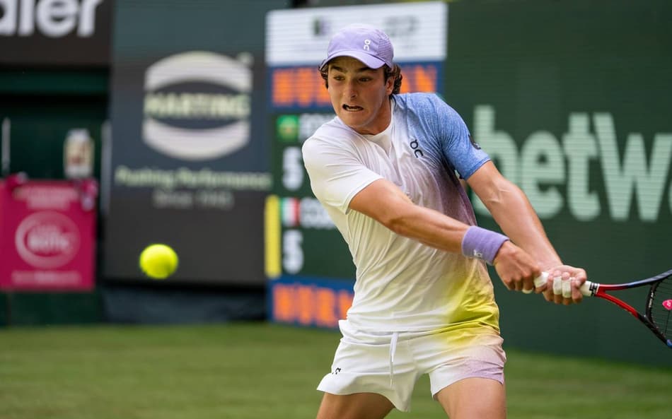 João Fonseca perdeu na estreia em Halle (Divulgação)