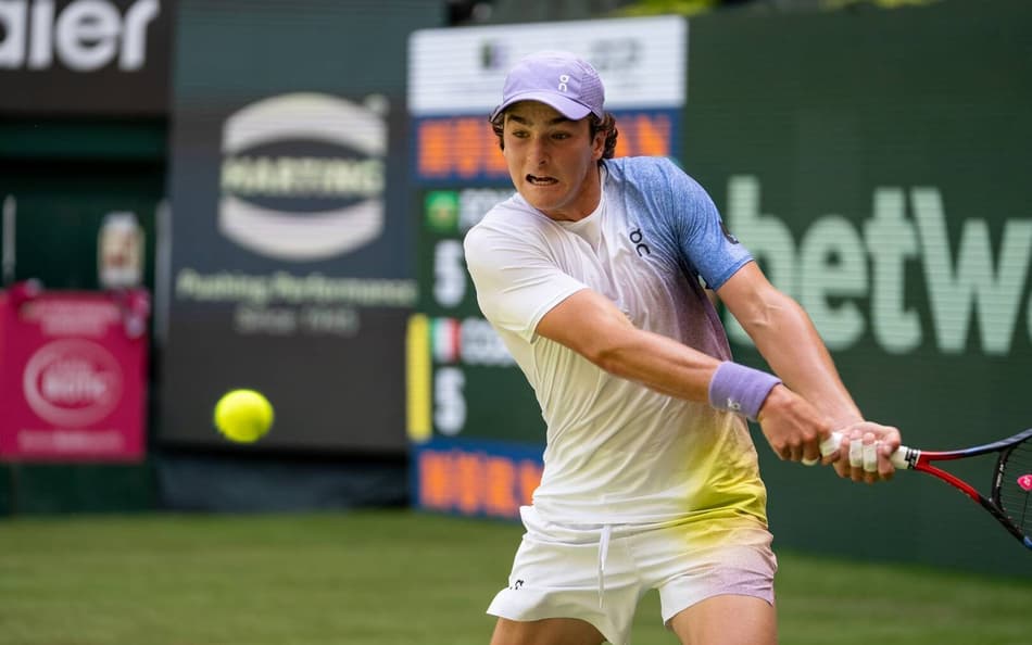 João Fonseca perdeu na estreia em Halle (Divulgação)