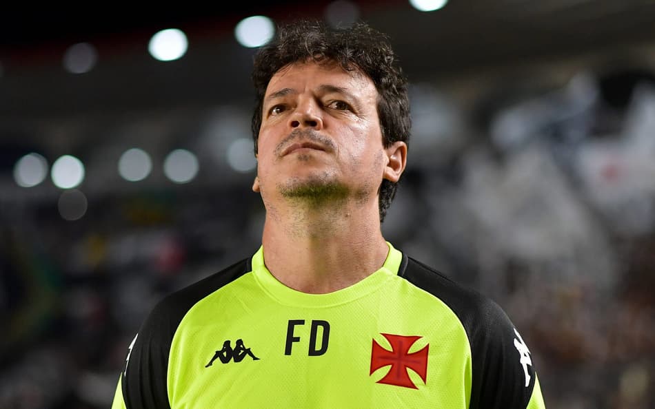 Diniz, técnico do Vasco, durante partida contra o Bragantino em São Januário