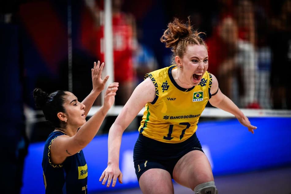 A emoção de Bergmann (17) na vitória brasileira sobre a Turquia (Divulgação / VNL)