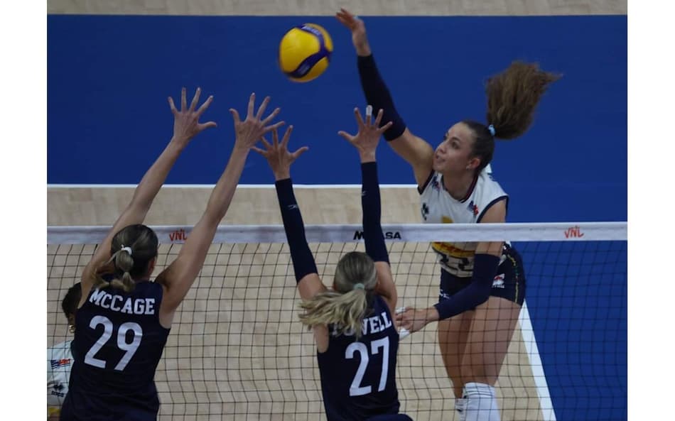 Estados Unidos e Itália se enfrentaram pela estreia da VNL no Rio de Janeiro (Foto: ©Volleyball World)