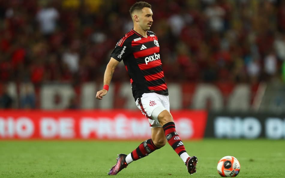 Léo Ortiz, do Flamengo, aponta diferença de intensidade entre o futebol brasileiro e o europeu