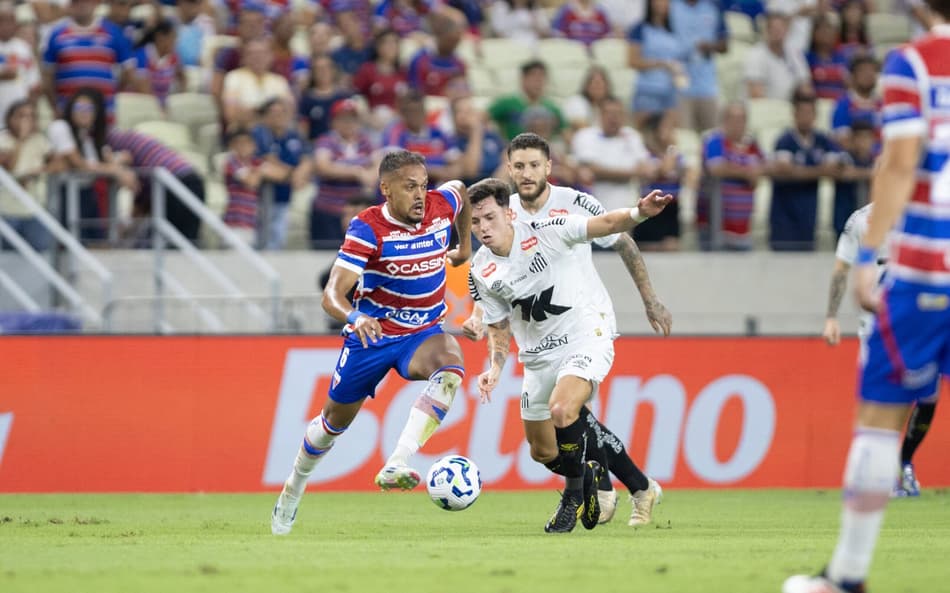 Partida entre Fortaleza e Santos, pelo Brasileirão (Foto: Baggio Rodrigues/AGIF)