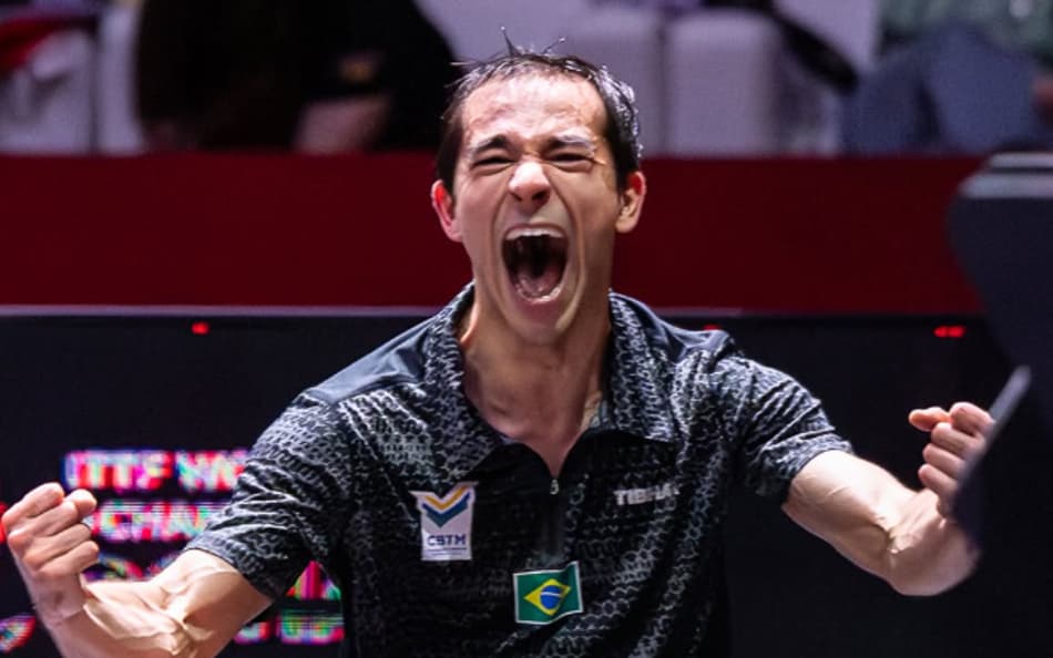 A emoção de Hugo Calderano com a vitória na semifinal do Mundial de tênis de mesa (Divulgação)