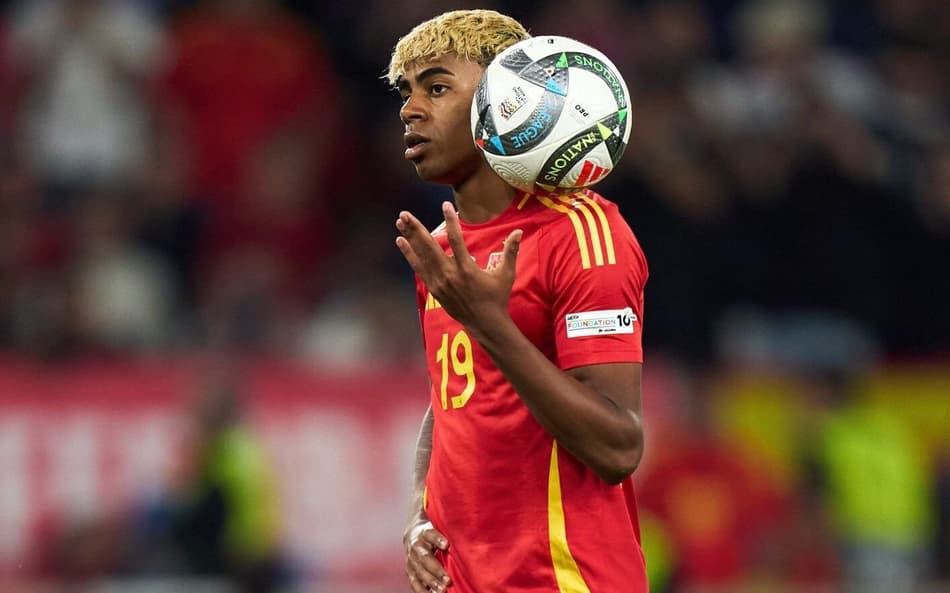 Lamine Yamal, da Espanha, esta escalado para a final da Uefa Nations League contra a França (Foto: Reprodução/X/@SEFutbol)
