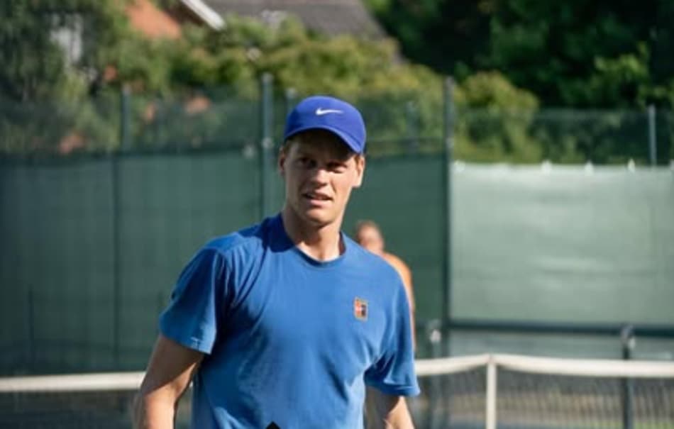 Jannik Sinner em treino em Halle (Foto: breakpoint_images)