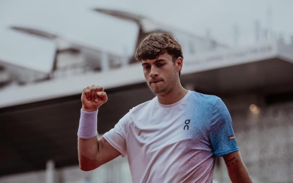 O italiano Flavio Cobolli, rivai de João Fonseca na estreia em Halle
