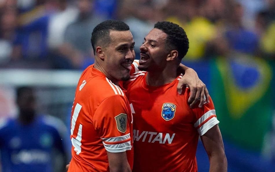 Dendele FC, de Luqueta e Paulinho Loko, se classificou para as quartas de final da Copa do Mundo de Kings League, em Paris